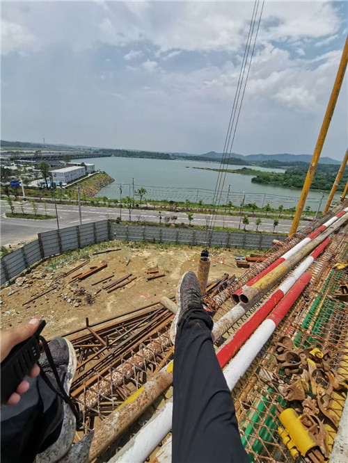 蠡县作业中发生设备损坏或人员意外，责任怎么划分？